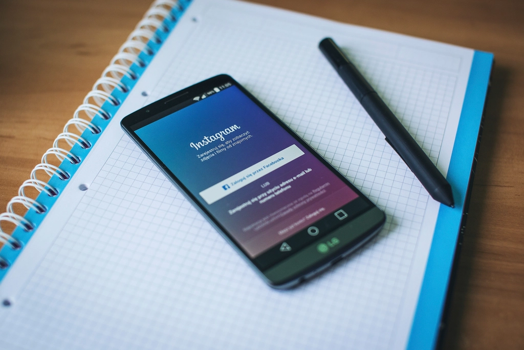 Instagram mobile app LG smartphone